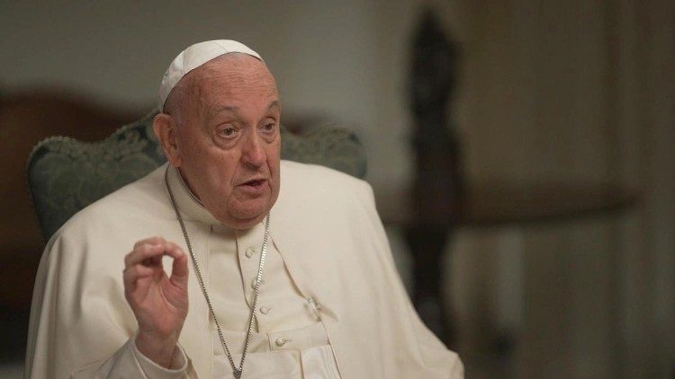 
                    O Papa: a Igreja está aberta a todos, mas as uniões homossexuais não podem ser abençoadas
                