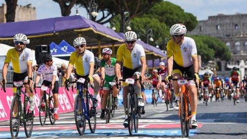 L''arrivo di Athletica Vaticana al Giro d'Italia-E 2023