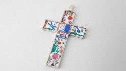 "La Croce di gioia", una copia dell'opera di Paladino realizzata dalla Fondazione Beato Angelico sarà donata al Papa