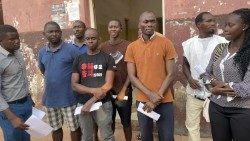 Ativistas do movimento Frente Popular (FP) da Guiné-Bissau recentemente libertados