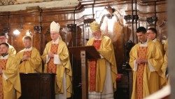 Nadbiskup Paul Richard Gallagher u Hrvatskoj crkvi svetoga Jeronima u Rimu (Foto: Jonathan Enrique Mateus López)
