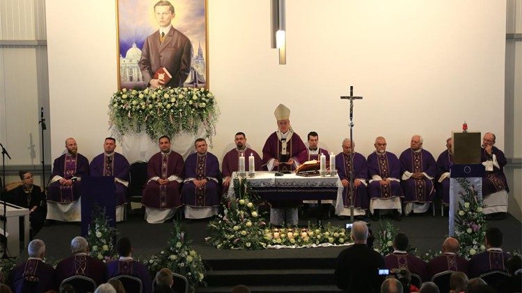 Homilija nadbiskupa Dražena Kutleše u bogoslužnom prostoru bl. Ivana Merza u Zagrebu (Foto: VG foto, Damir Mladić)