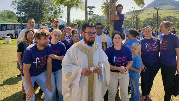 Padre Altair Fernandes Correa criou a MPJ (Missão Paroquial Juvenil) na Paróquia Senhor Bom Jesus de Cândido de Abreu Pr. 