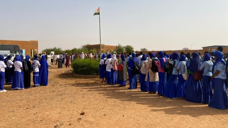
                    Pagar, converter-se ou deixar o país: dilema das comunidades cristãs no Níger
                