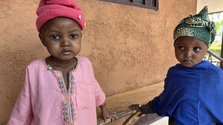 Piccoli pazienti dell'ospedale di Ngaoundal