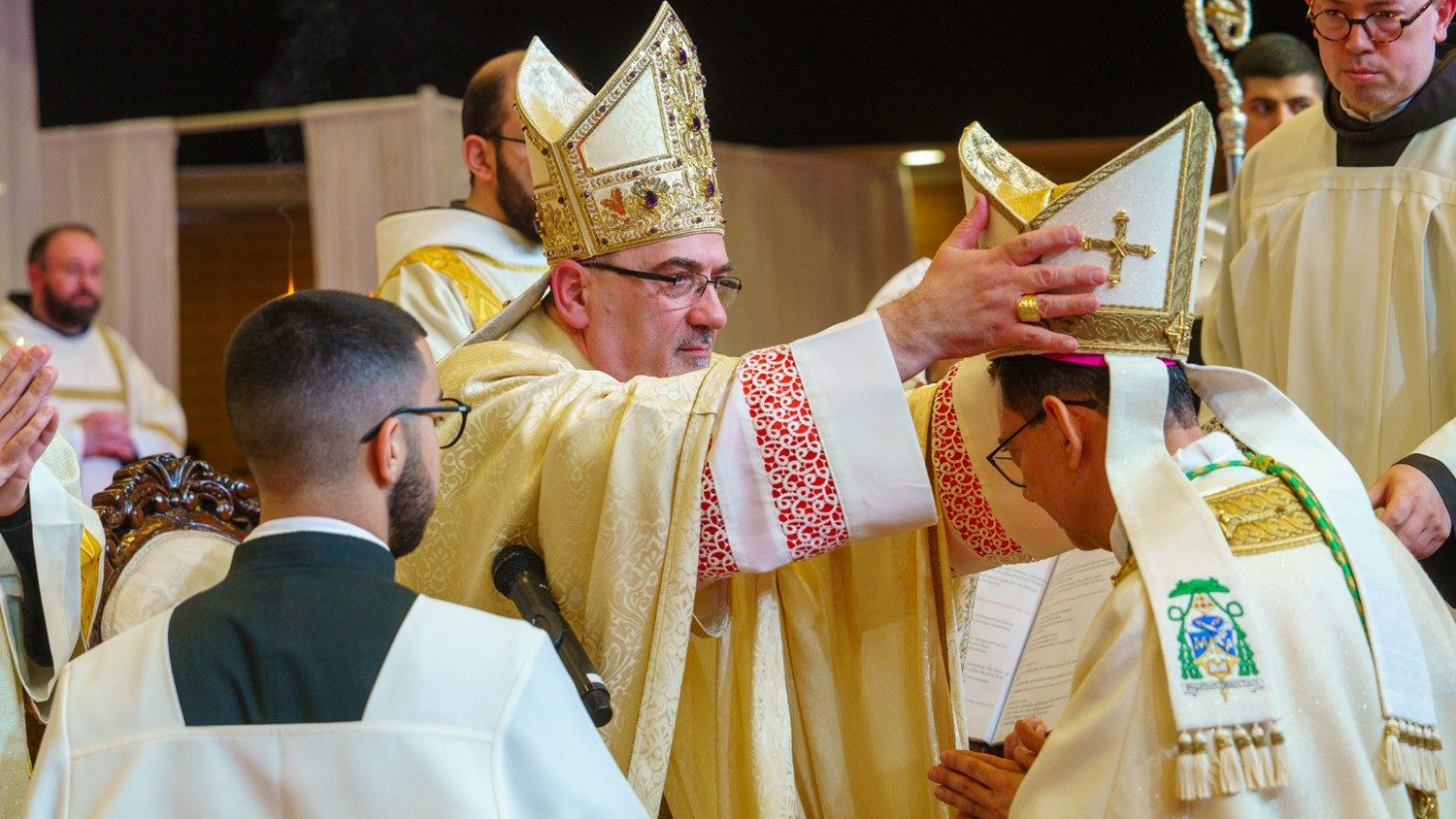 Un momento histórico: el obispo de la isla de Chipre después de 340 años
