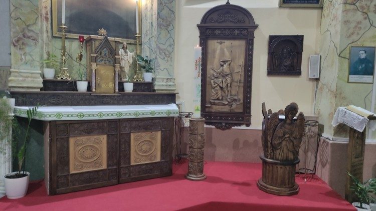 Нов отлар и кръщелен купел в църквата в с. Трънчовица