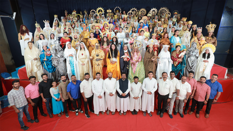 Group photo of Maria Divina participants and organizers