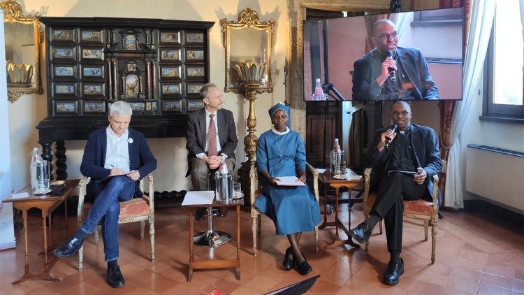 Momento di confronto durante l'evento ‘Supporto alle congregazioni religiose nella fornitura di servizi sanitari in Africa’