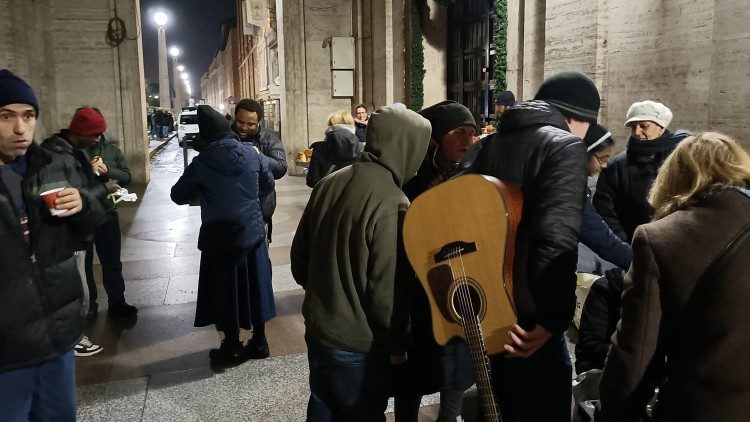 De nombreux bénévoles participent à la Lectio Divina avec les sans-abris