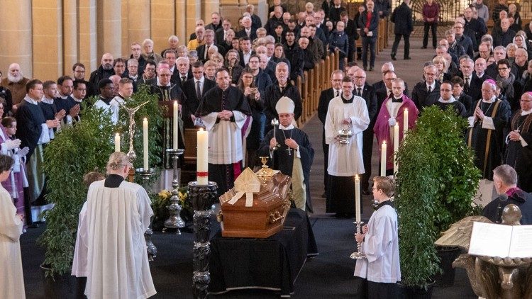Requiem für Kardinal Cordes im Paderborner Dom