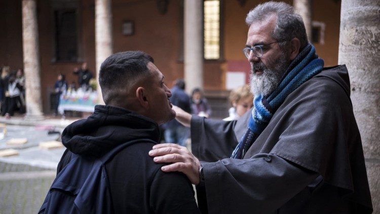 Fra Agnello Stoia con uno degli "ospiti"