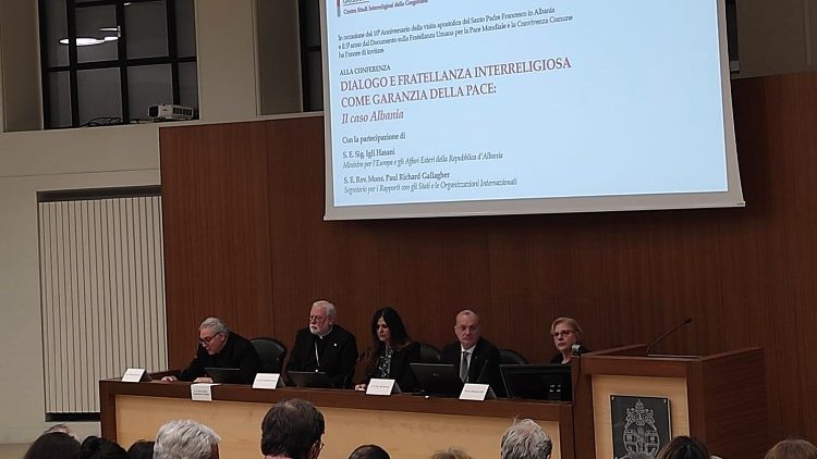 Në Universitetin Papnor Gregorian në Romë, u mbajt takimi me temë: “Dialogu dhe vëllazërimi ndërfetar si garanci për paqen: rasti i Shqipërisë”