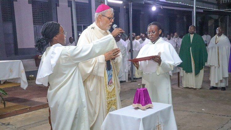 Missa Crismal na arquidiocese da Beira (Moçambique)