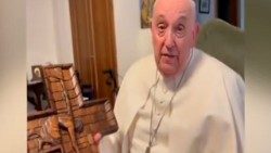 2024.03.27 Papa alitume ujumbe mfupi kwa njia ya video kwa wafungwa wa Barcellona-Hispania