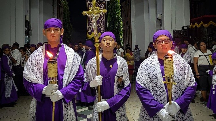 Members of the Fraternity of Jesús Nazareno de Sonsonate lead the procession.