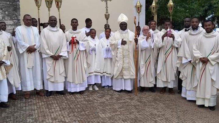 Missa Crismal com Dom João de Ceita Nazaré, Bispo de São Tomé
