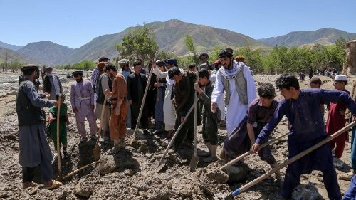 Search for flood victims in Baghlan