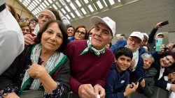 Баби и дядовци със своите внуци на среща с папата във Ватикана
