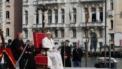 Påven under mötet med ungdomar