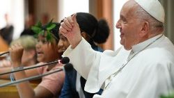 教皇フランシスコ、子どもたちとの対話の集いで　2024年5月11日　バチカン・シノドスホール