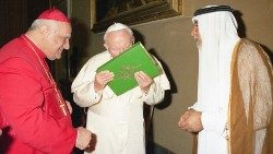 Sveti Ivan Pavao II. ljubi Kur'an 14. svibnja 1999. 